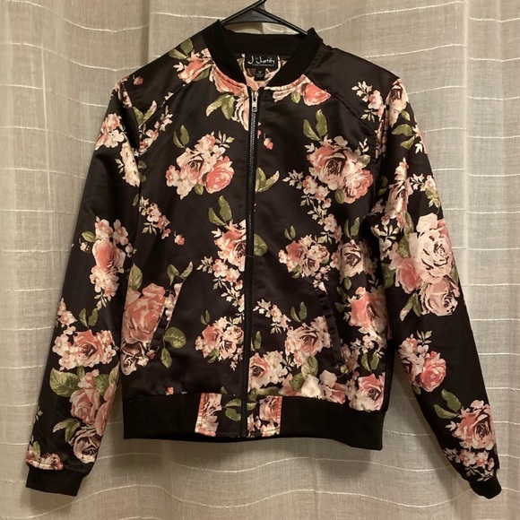 J for Justify Jackets & Blazers - 🌺Floral zip up bomber jacket